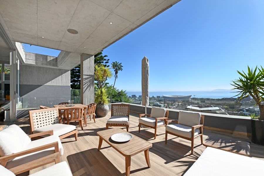 To Let 4 Bedroom Property for Rent in Green Point Western Cape